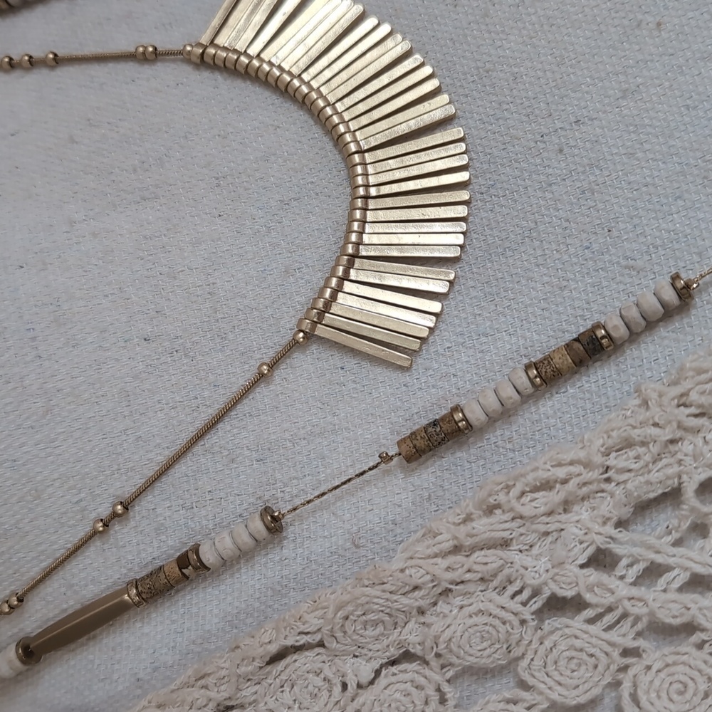 CHICO'S 2 in 1 Goldtone & Wooden Bead Necklace Set - Neutral Colors! NWOT - Picture 3 of 11